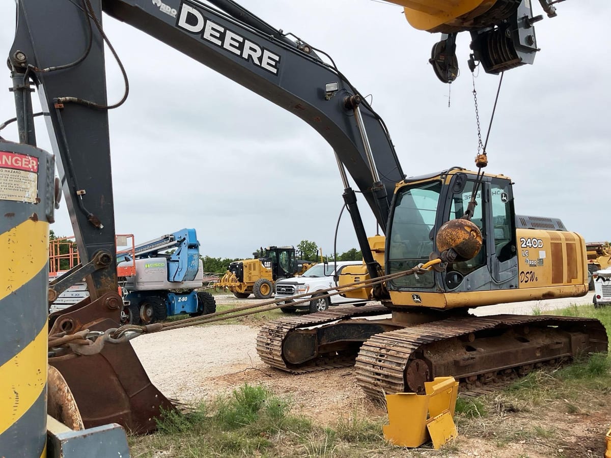 2011 DEERE 240D LC CRAWLER EXCAVATOR