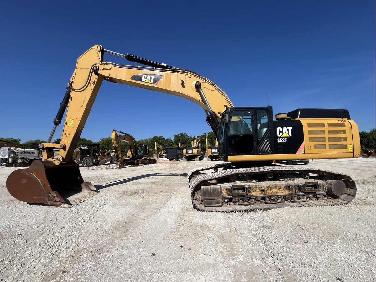 2017 CATERPILLAR 352F CRAWLER EXCAVATOR