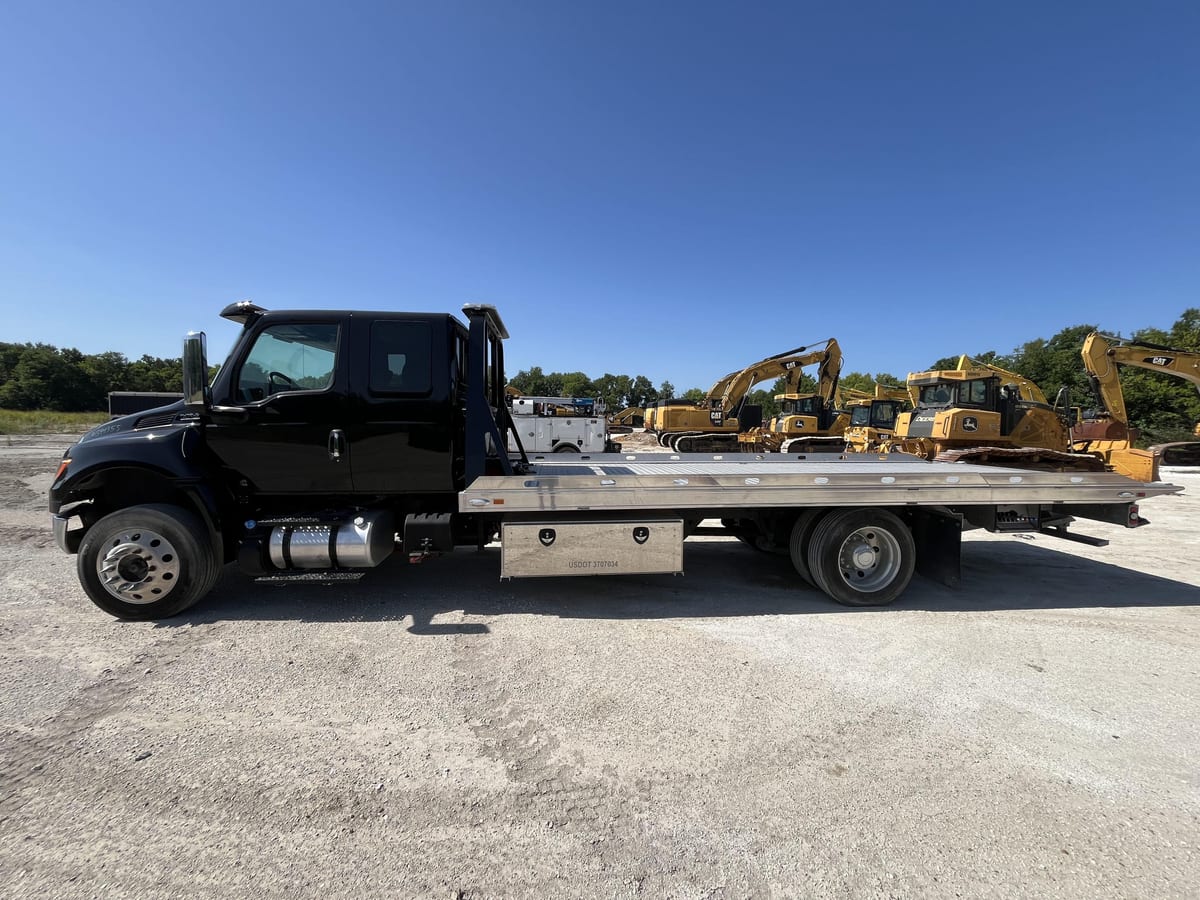 2024 INTERNATIONAL MV607 ROLLBACK TOW TRUCK