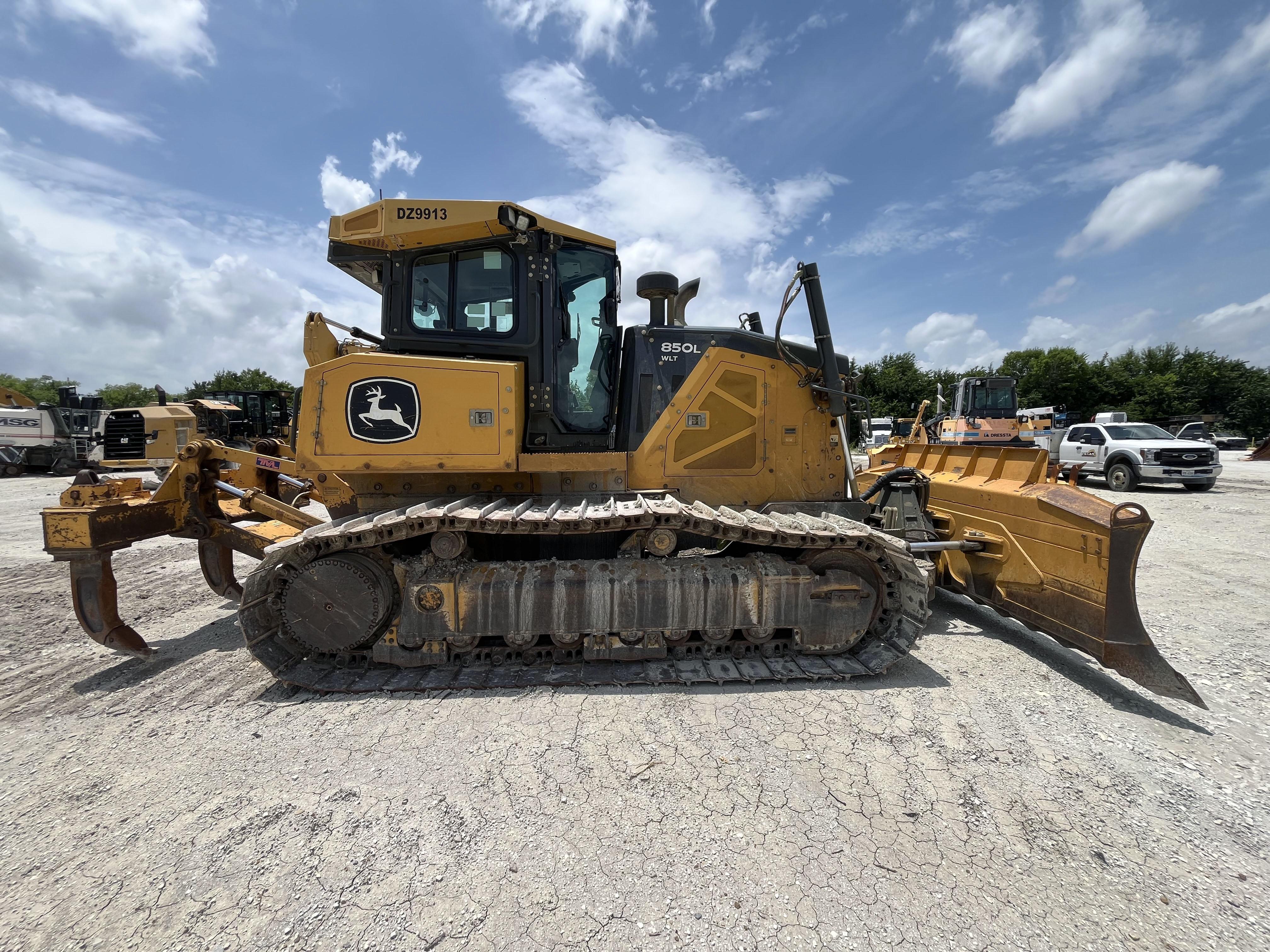 2020 DEERE 850L WLT CRAWLER TRACTOR